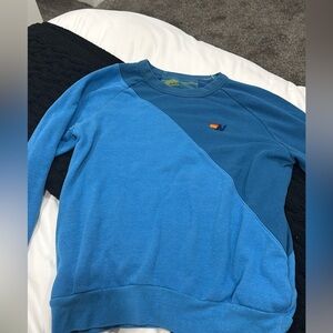 Aviator nation size medium sweatshirt 
Pre owned but amazing condition